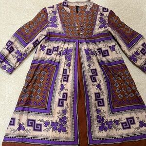 Vintage Patterned Dress with Purple and Brown Accents~
Fits like xs